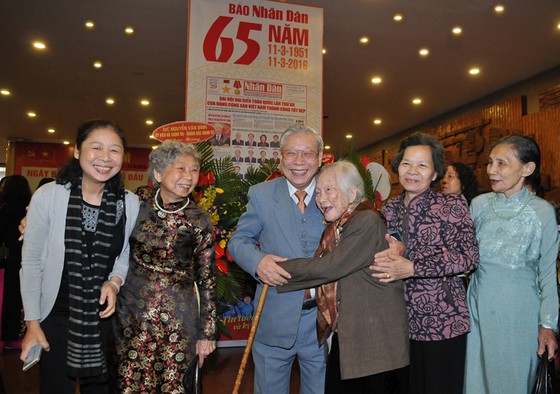 Báo Nhân Dân kỷ niệm 70 năm ra số đầu ảnh 2