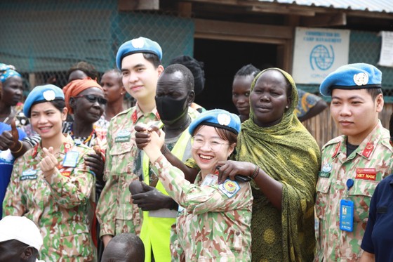 Bác sĩ, nhân viên Bệnh viện dã chiến của Việt Nam làm thiện nguyện tại trại tị nạn ở Nam Sudan ảnh 1