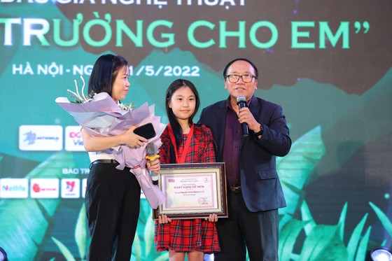Cô bé 9 tuổi được trao giải Khát vọng Dế Mèn năm 2022 ảnh 1