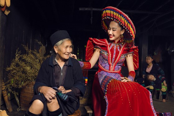 Đoàn Hồng Trang mang sắc màu Tây Bắc đến cuộc thi Hoa hậu Toàn cầu 2022 ảnh 2