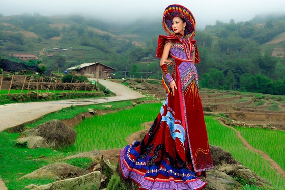 Đoàn Hồng Trang mang sắc màu Tây Bắc đến cuộc thi Hoa hậu Toàn cầu 2022 ảnh 3