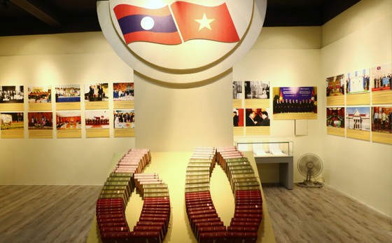 Trưng bày gần 500 tư liệu, hiện vật quý về quan hệ hữu nghị, đoàn kết đặc biệt Việt Nam- Lào ảnh 1