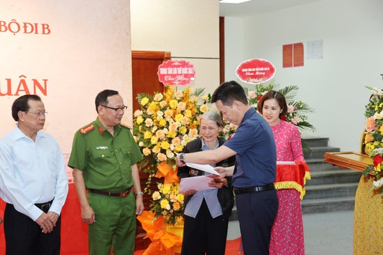 Trao lại hồ sơ, kỷ vật của 15 cán bộ đi B ảnh 1