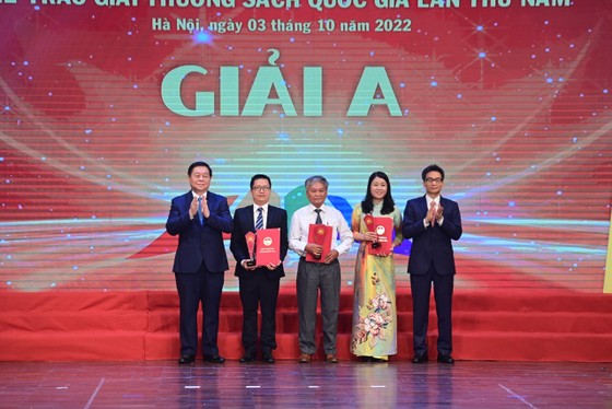 "Hoàng Việt nhất thống dư địa chí" được trao giải A giải thưởng Sách Quốc gia lần thứ V ảnh 1