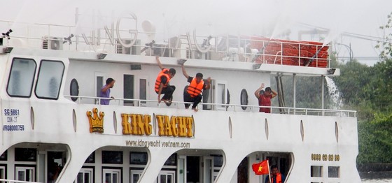 Tàu khách đâm tàu du lịch chìm trên sông Sài Gòn, cứu sống 118 người  ảnh 11