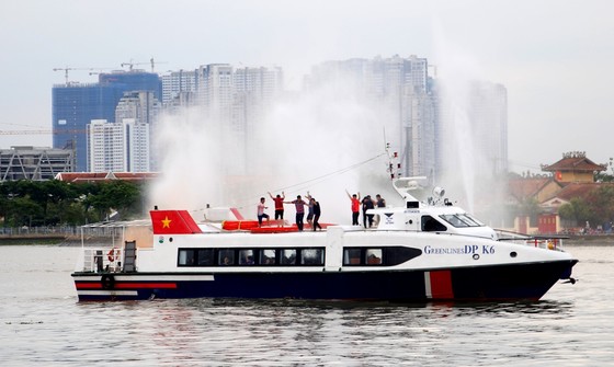 Tàu khách đâm tàu du lịch chìm trên sông Sài Gòn, cứu sống 118 người ảnh 1