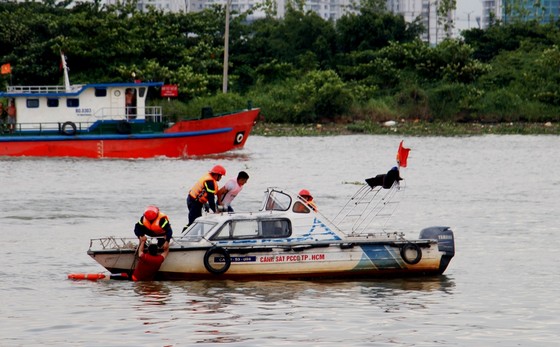 Tàu khách đâm tàu du lịch chìm trên sông Sài Gòn, cứu sống 118 người  ảnh 5