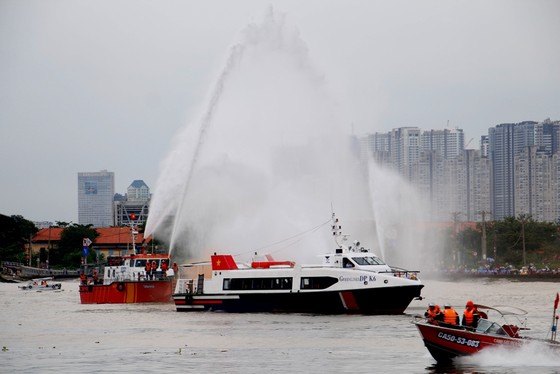 Tàu khách đâm tàu du lịch chìm trên sông Sài Gòn, cứu sống 118 người  ảnh 6