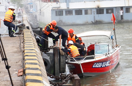 Tàu khách đâm tàu du lịch chìm trên sông Sài Gòn, cứu sống 118 người  ảnh 7
