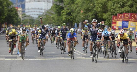 Tay đua Hàn Quốc vui mừng tại đích đến. Ảnh: KIM MINH
