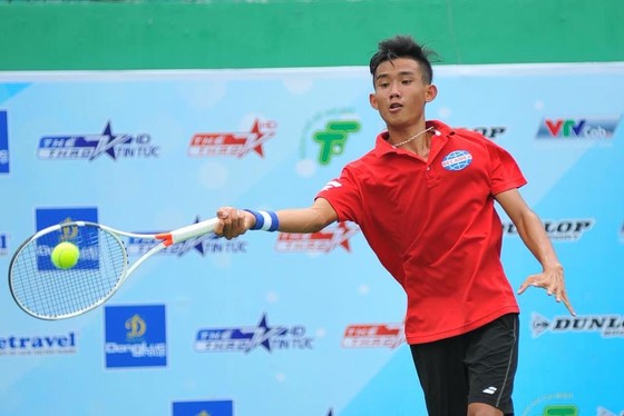 Tay vợt trẻ Nguyễn Văn Phương khởi đầu năm bằng chiến thắng.