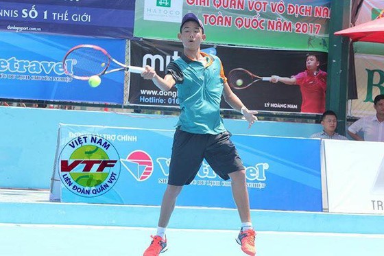 Tay vợt trẻ 17 tuổi Nguyễn Văn Phương
