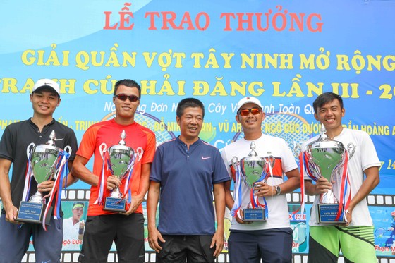 Các ngôi sao quần vợt Việt Nam quy tụ về một giải mời ở Tây Ninh. 