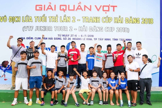 Tay vợt 15 tuổi lên ngôi giải U18 sau màn chạy đua thể lực ảnh 1