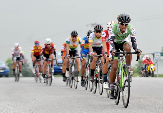 Lê Nguyệt Minh thắng thế trong cuộc chiến áo xanh giải xe đạp Cúp Truyền hình  ảnh 1