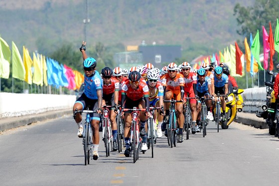 Cúp xe đạp Truyền hình: Nguyễn Thành Tâm chiến thắng trong gang tấc ảnh 1
