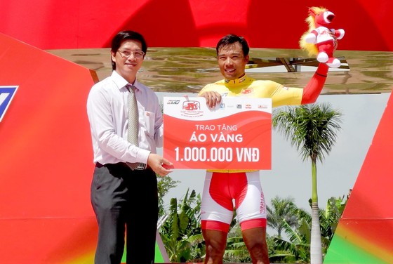 Cúp xe đạp Truyền hình: Nhờ đồng đội, Nguyễn Trường Tài lập tức “xé” áo vàng ảnh 2