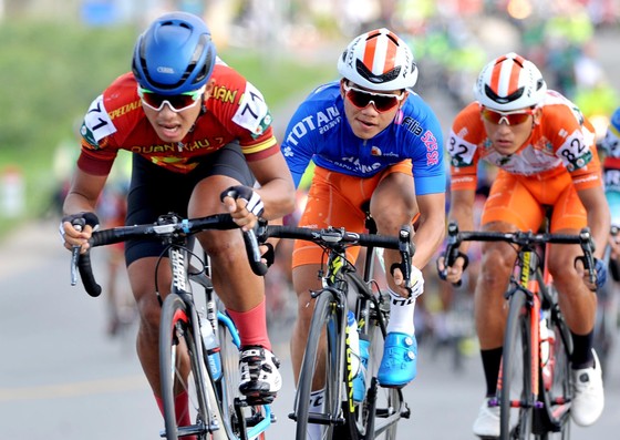 Tay đua Endenrbat mặc áo vàng chung cuộc giải xe đạp Về Nông Thôn 2019  ảnh 1