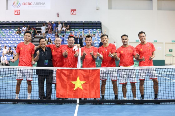 Đội tuyển Việt Nam vui mừng với chiến thắng. 