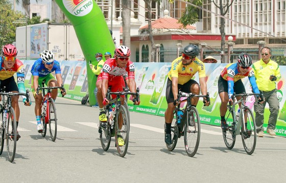 Giải xe đạp ĐBSCL: Áo vàng Jordan Parra hoàn thành cú hattrick ảnh 3