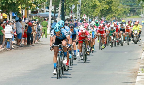 Giải xe đạp ĐBSCL: Áo vàng Jordan Parra tiếp tục thống trị về nước rút ảnh 1