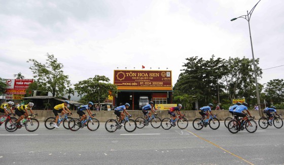 Giải xe đạp quốc tế VTV Cúp: Tay đua Hàn Quốc IM Jaeyeon đòi lại cả áo vàng lẫn áo xanh ảnh 1