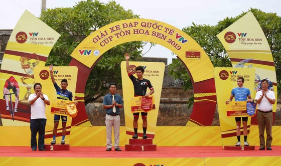 Giải xe đạp quốc tế VTV Cúp: Tay đua Hàn Quốc IM Jaeyeon đòi lại cả áo vàng lẫn áo xanh ảnh 3
