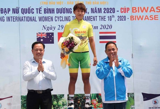 Nguyễn Thị Thật lại đánh bại Jutatip về nhất giải xe đạp nữ quốc tế Biwase ảnh 1