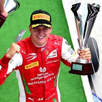 Schumacher “con” sẽ tiếp nối cha trên đường đua Công thức 1 ảnh 1