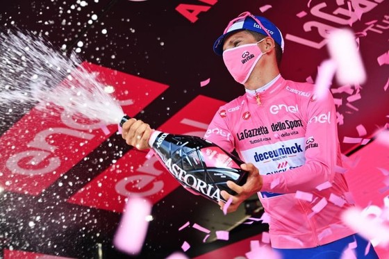 Chấn thương hàng loạt trong 4 tai nạn của chặng đua có tốc độ trung bình kỷ lục giải xe đạp Giro ảnh 4
