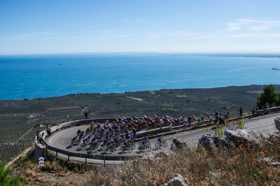 Giải xe đạp Giro d’Italia phát hiện ca dương tính Covid-19 đầu tiên ảnh 2