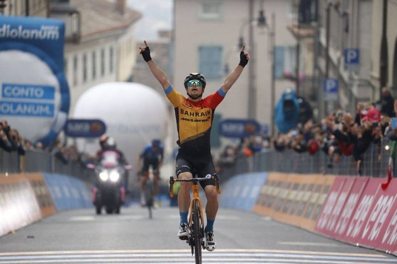 Thêm hai trường hợp dương tính với Covid-19 ở giải xe đạp Giro d’Italia ảnh 3
