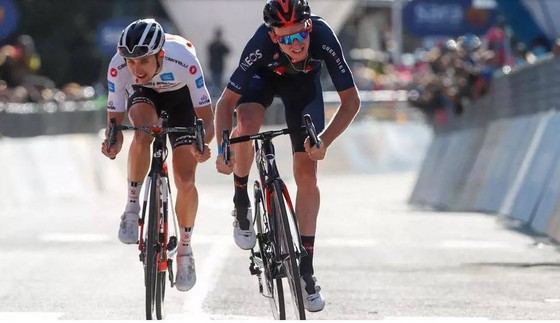 Cuộc chiến Áo hồng giải xe đạp Giro d’Italia gay cấn chỉ tính bằng % giây ảnh 2