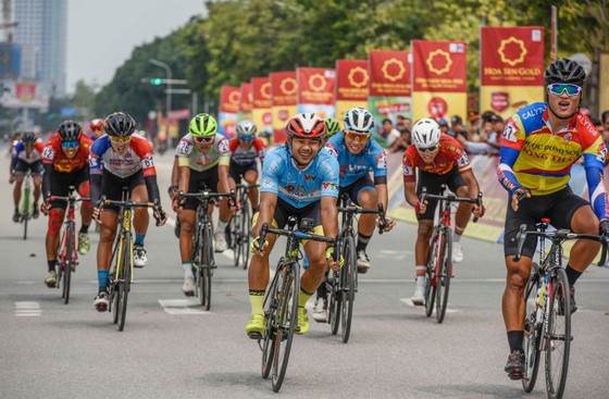 Trần Tuấn Kiệt đánh bại Lê Nguyệt Minh thắng chặng 4 lấy Áo trắng giải xe đạp VTV Cúp ảnh 1