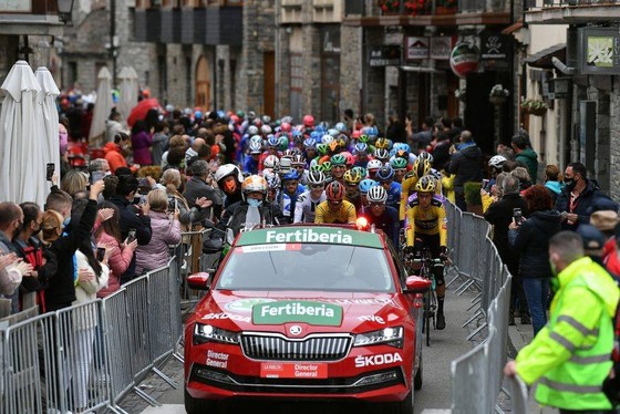 Vuelta a Espana tiếp diễn trong nỗi lo âu Covid-19.