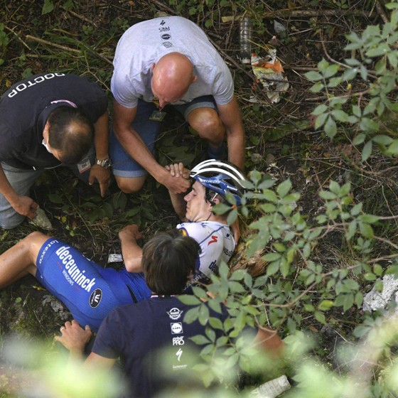 Tay đua Remco Evenepoel trả giá vì quá vội vàng sau chấn thương ảnh 2