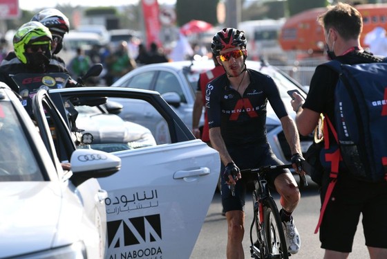 Áo vàng Tour de France Tadej Pogacar giành cú đúp chung cuộc giải xe đạp UAE trong ngày đối thủ Adam Yates gặp nạn ảnh 1