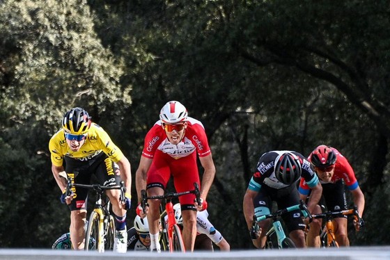Primoz Roglic thắng chặng 6 củng cố áo vàng và lấy lại áo xanh giải xe đạp Paris – Nice ảnh 1