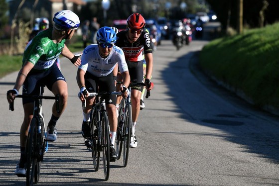 Tadej Pogacar đang thống trị giải xe đạp Tirreno – Adriatico với 3 danh hiệu lớn ảnh 1