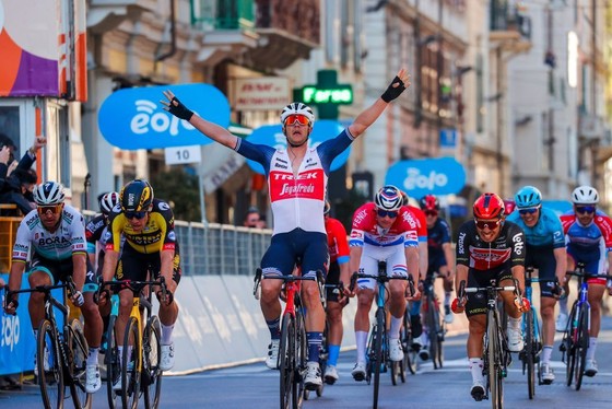 Jasper Stuyven chiến thắng Milan – San Remo 2021 