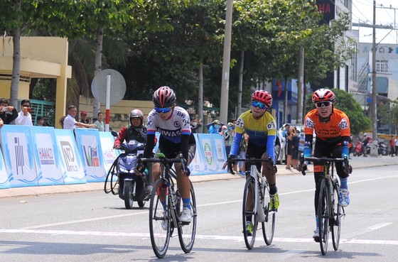Các cô gái Tập đoàn Lộc Trời thắng lớn giải xe đạp nữ Bình Dương – Biwase Cup 2021 ảnh 1