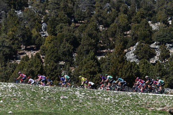 Mark Cavendish “rớt”đèo mất Áo xanh dương giải xe đạp Thổ Nhĩ Kỳ 2021 ảnh 1