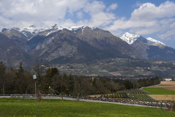 Simon Yates đăng quang cuộc đua xe đạp Tour of Alps ảnh 1