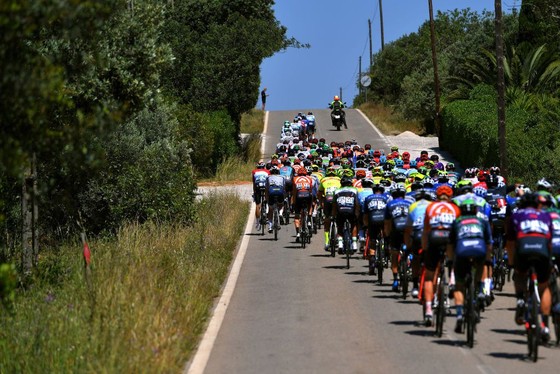 Cú nước rút siêu đẳng giúp Sam Bennett giữ cú đúp giải xe đạp Volta ao Algarve 2021 ảnh 1