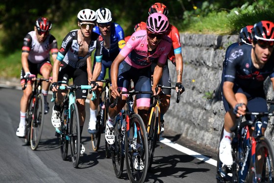 Gặp tai nạn đỗ đèo khiến Remco Evenepoel chia tay Giro d’Italia ảnh 2
