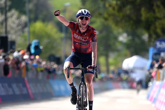 Gặp tai nạn đỗ đèo khiến Remco Evenepoel chia tay Giro d’Italia ảnh 3