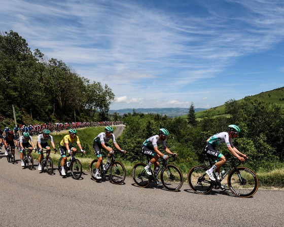 Geraint Thomas bất ngờ khai chiến rút ngắn khoảng cách với Áo vàng Lukas Pöstlberger ảnh 1