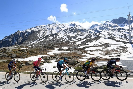 Richard Carapaz giành Áo vàng chung cuộc Tour de Suisse 2021 ảnh 1