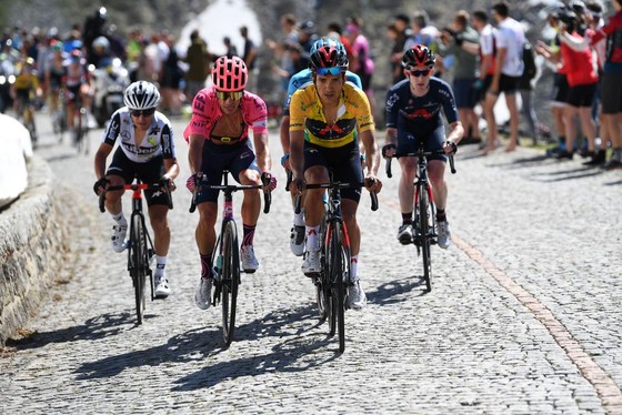 Richard Carapaz giành Áo vàng chung cuộc Tour de Suisse 2021 ảnh 3