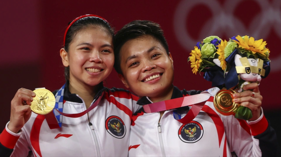 Tay vợt nữ cầu lông Indonesia được thưởng 5 con bò cho HCV Olympic ảnh 2